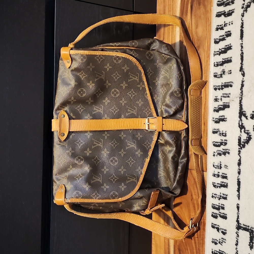 Louis Vuitton Saumur 30